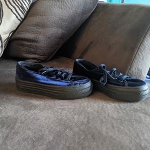 Velvet blue creepers